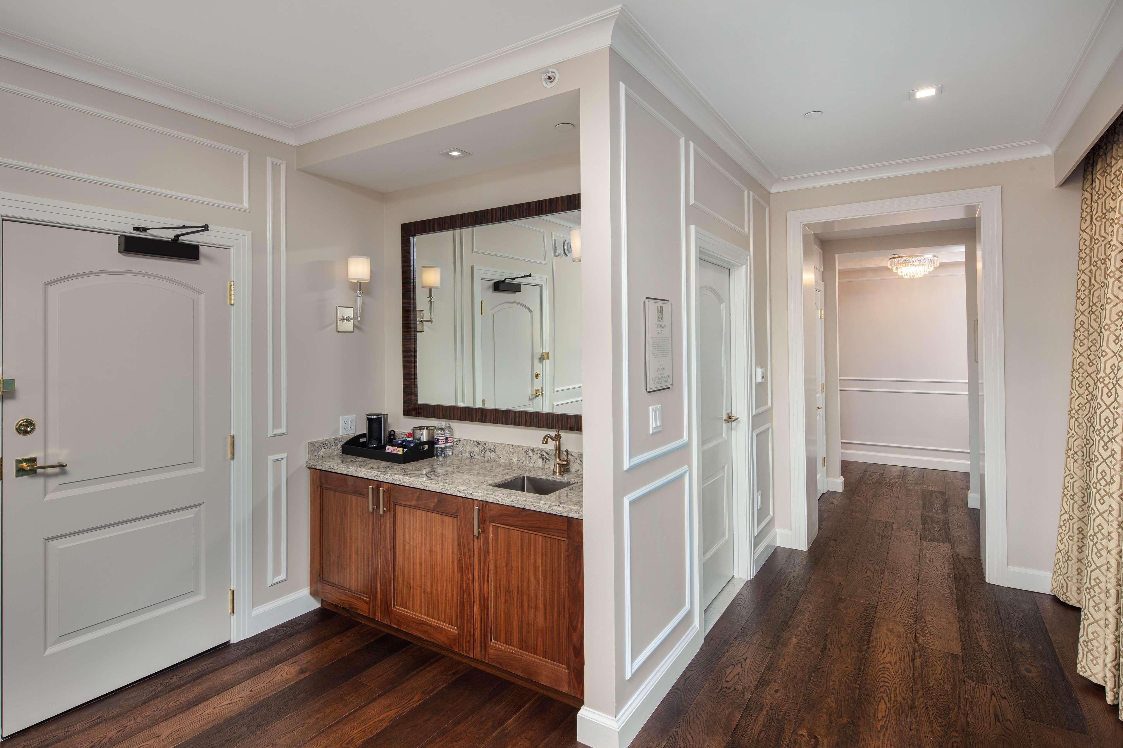 The Higgins Hotel New Orleans, Curio Collection By Hilton Buitenkant foto