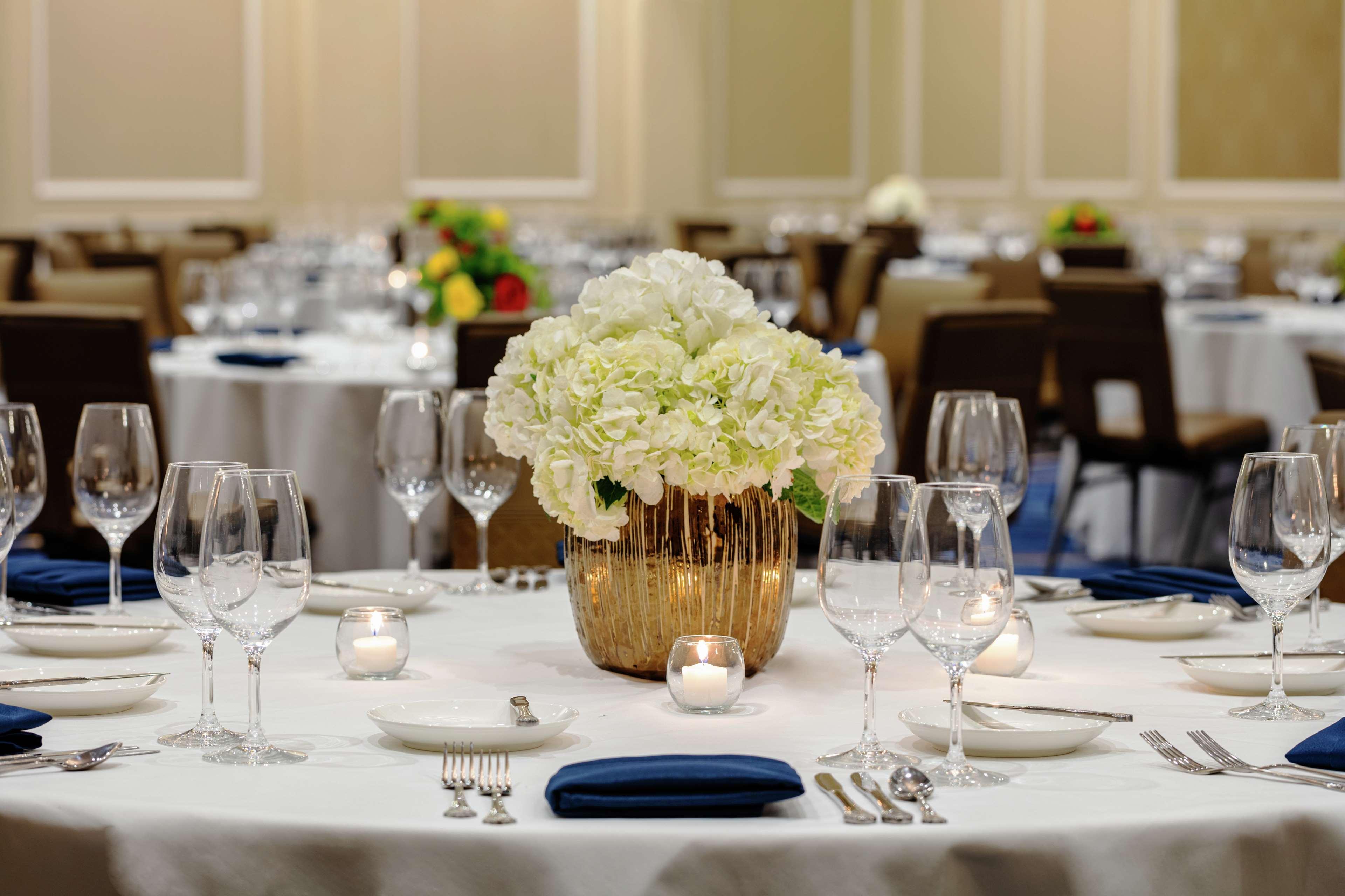 The Higgins Hotel New Orleans, Curio Collection By Hilton Buitenkant foto