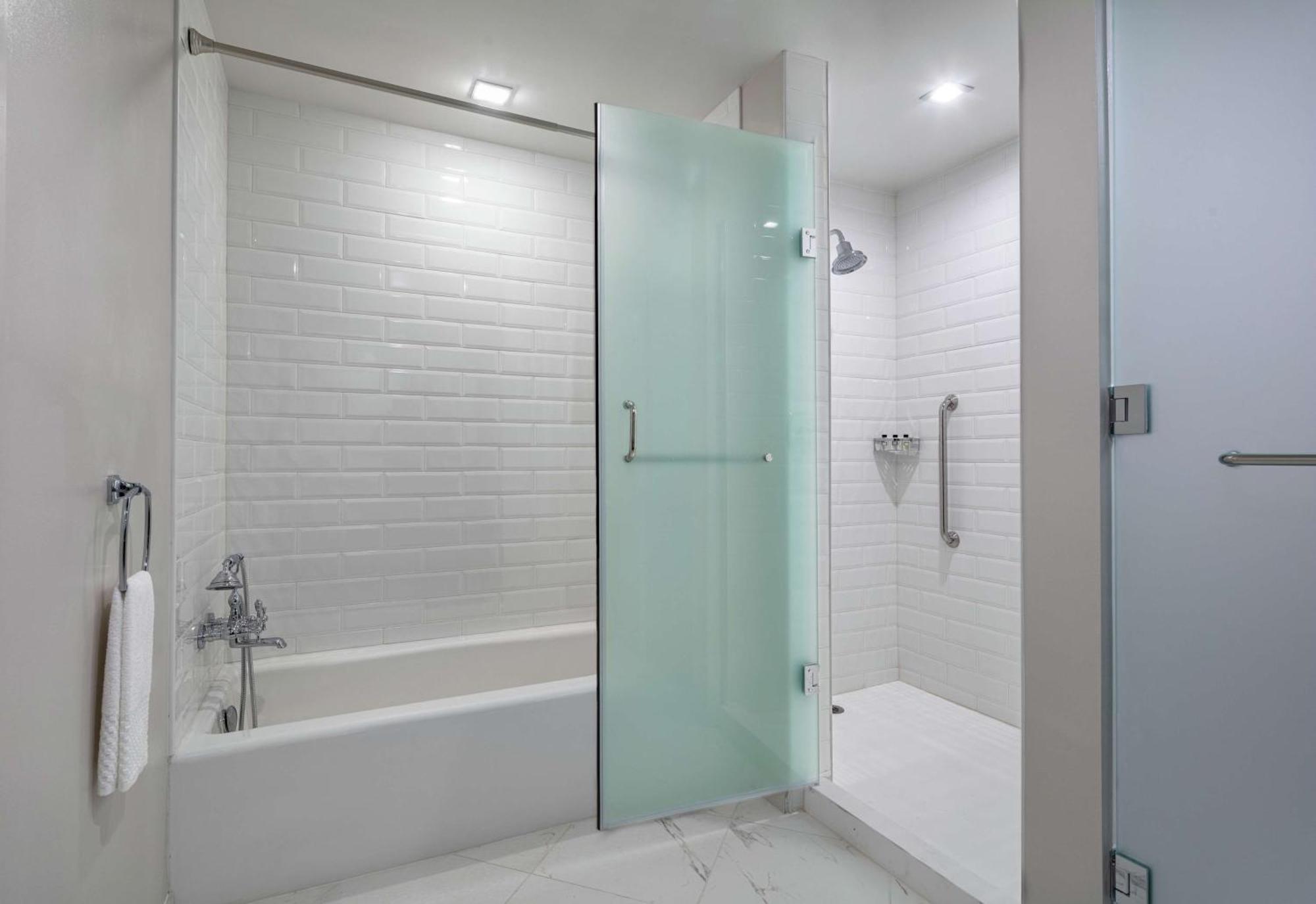 The Higgins Hotel New Orleans, Curio Collection By Hilton Buitenkant foto