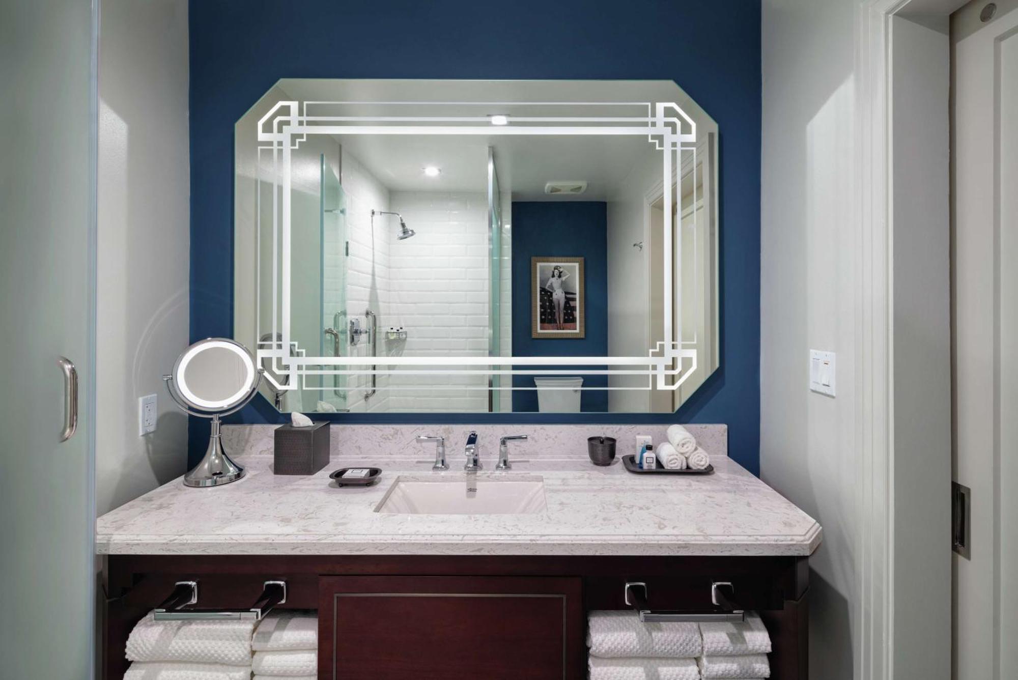 The Higgins Hotel New Orleans, Curio Collection By Hilton Buitenkant foto