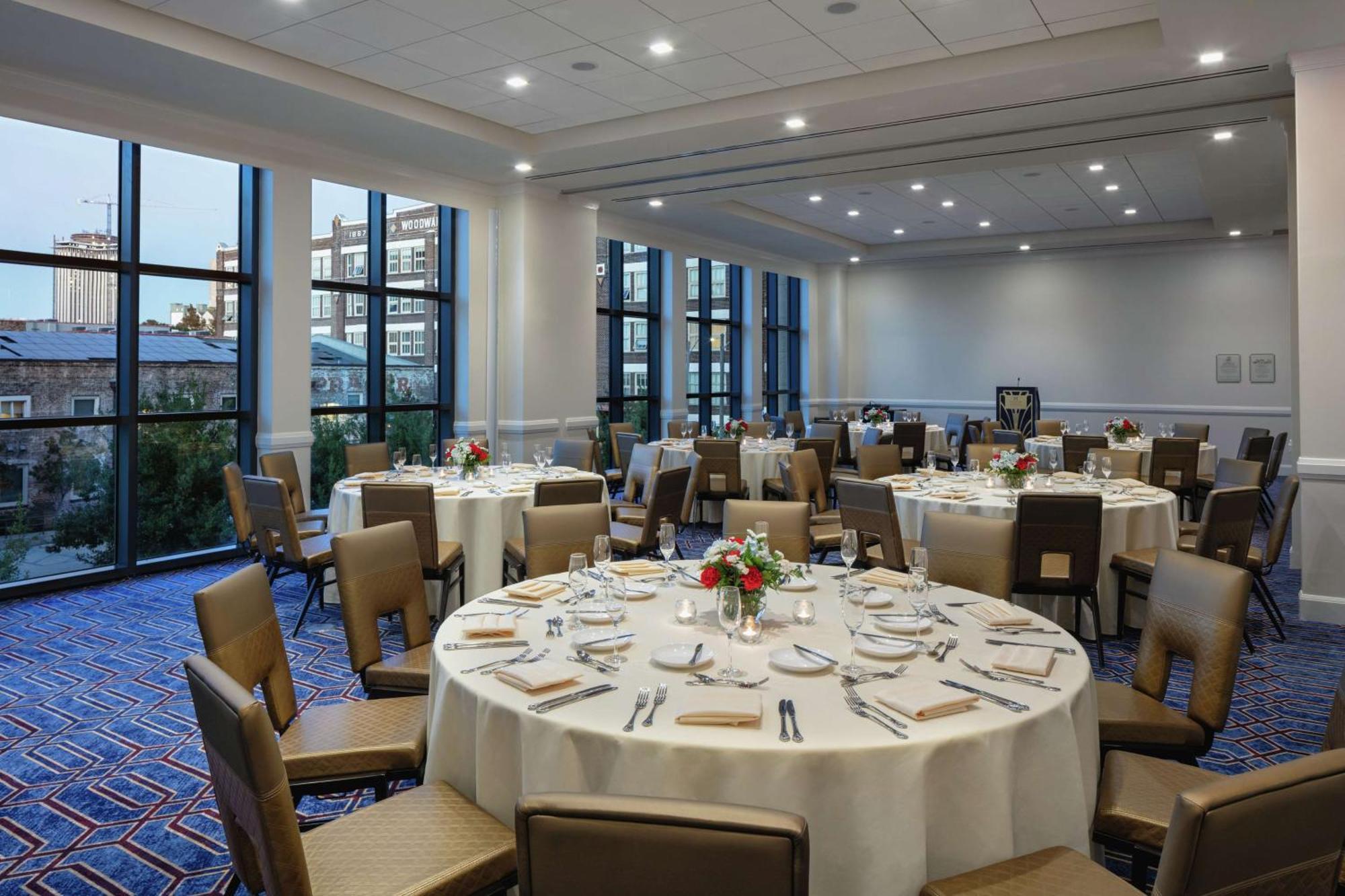 The Higgins Hotel New Orleans, Curio Collection By Hilton Buitenkant foto